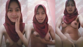 Cewek Berjilbab Coklat Yang Asyik Colmek Di Rumah