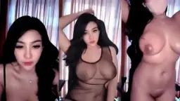 Dini Menari Telanjang Dengan Payudara Bulat Besar