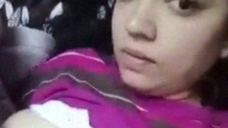 Gadis Remaja India Pamer Payudara Montok