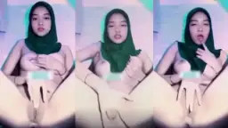Hijab Manis Sarah, Pantat Gede Mainin Memek Sendiri Sampe Basah.