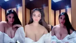 Kylie Pake Baju Putih Tipis, Keliatan Banget Isi Dalemnya Bikin Pengen Robek
