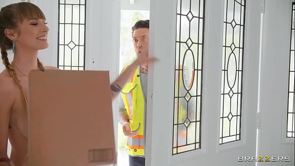 Kurir Pengiriman Yang Menggoda / Video Lengkap Di Brazzers