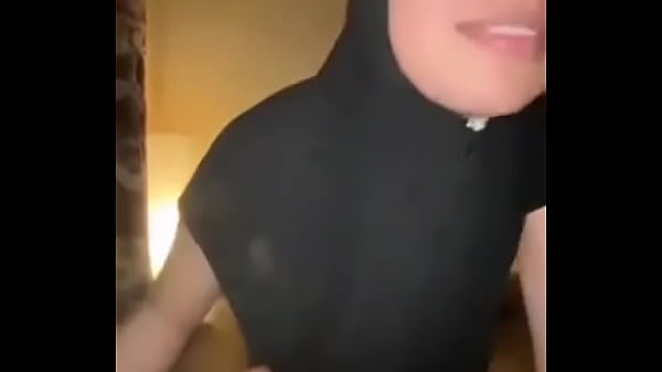 Ngesek Memek Ketat Kontol Besar Jilbab
