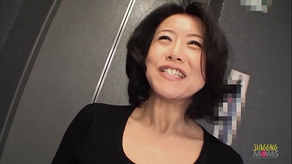 Mama Asia Siap Meremukkan Semua Mainan Sex Ke Memek Basahnya Yang Menggelegar.