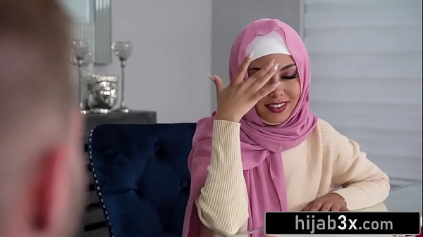 Cewek Mungil Berhijab, Ngewe Hot Tanpa Lepas Kerudung