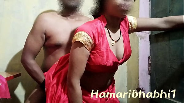 Cewek Desa India Digebukin Habis Pake Saree Merah Panas.