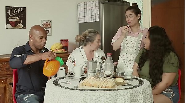 Rumah Pelacuran – Suami Dibanting, Ibu Gengsot, Pembantu Ngebatin Semua | Emme White, Alessandra Maia, Agatha Ludovino, Capoeira