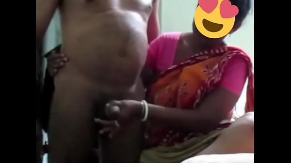 Desi Aunty Pegang Kontol Sampai Keluar