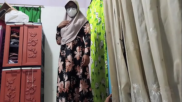 Bu Guru Gregetan Lihat Murid Lagi Main Kontol, Langsung Diajak Crot Bareng