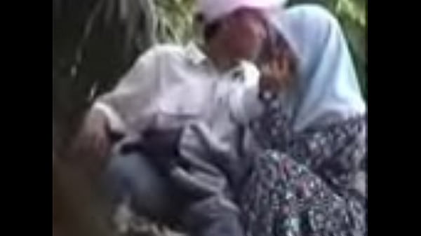 Hijab Malaysia Colok Memek Sambil Pegang Kontol