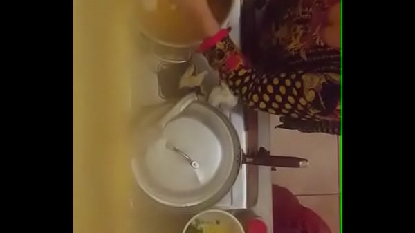 Bokep Tante Desi Pamer Belahan Dada Montok