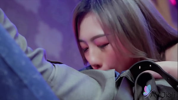 Cewek China Seksi Lin Siyu Lagi Ngewe Sambil Ngentot Keras Banget.
