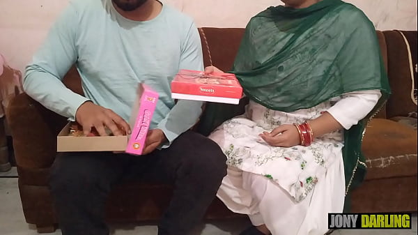 Diwali Malam Ini, Makcik Basah, Kita Sambut Dengan Letupan Peluru Berpandu Di Dalam Gua.