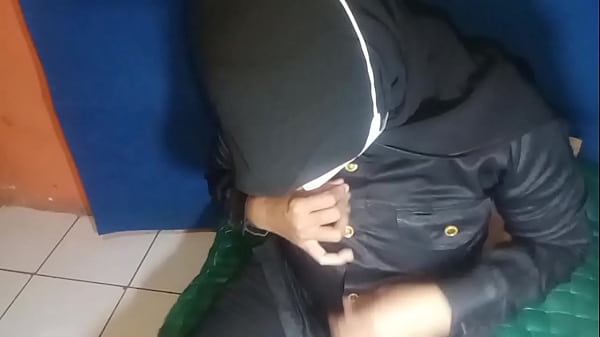 Satpam Cewek Sange Colmek Sampe Muncrat Banjir, Crot Ke Mana-mana.