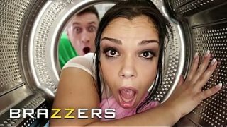 Brandal – Situasi Macet Liar Bikin Cewek-cewek Kepepet, Berujung Ngentot Panas Bareng Bintang-bintang Terbesar Brazzers