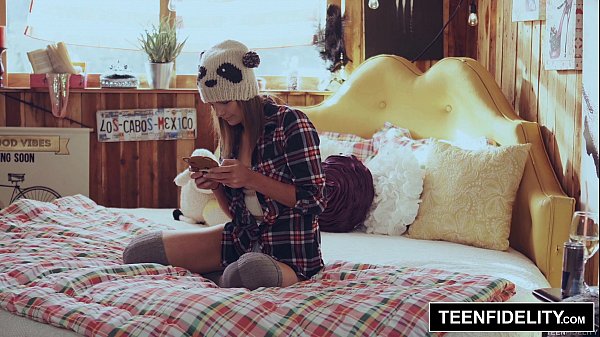 Stepdad Kagetin Shyla Ryder Dengan Creampie Di Memeknya