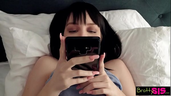 Cari Kontol Siapa Ini? Kakak Tiri Ngentot Setelah Nemuin Foto Kontol Adik Tiri S13:e6