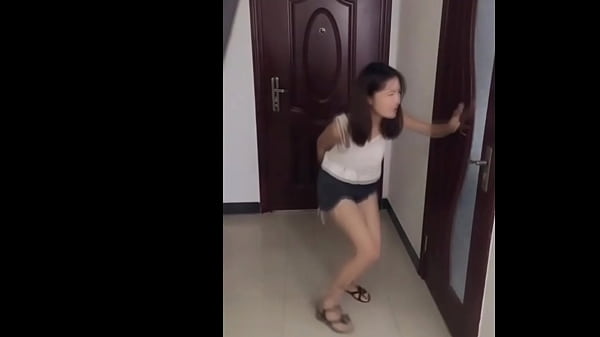 Cewek China Pada Kebelet Pipis, Udah Nggak Tahan Banget.