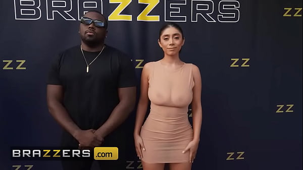Braser – Violet Myers Pamer Lubang Pantat Ke Para Paparazi