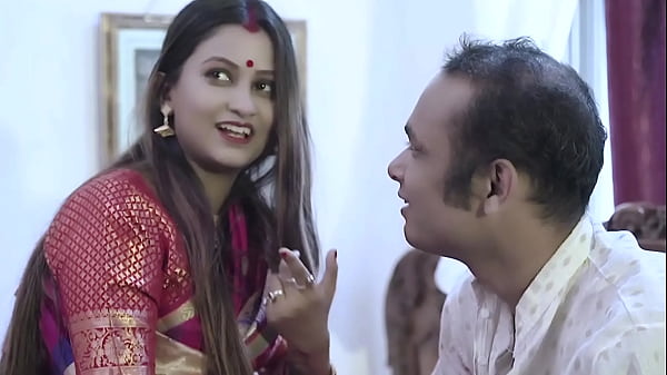 Suami India Nikmati Malam Penuh Gairah, Jembut Basah Digoyang Kencang Sambil Dengerin Audio Hindi.