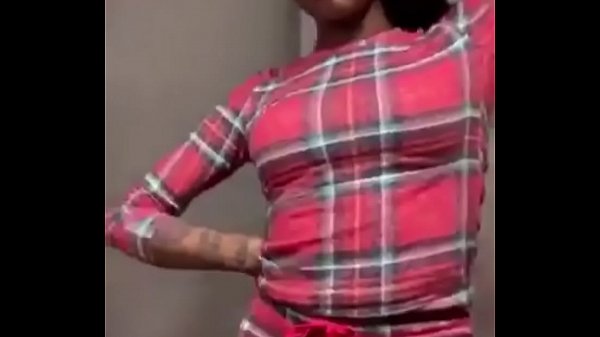 Tante Asian Doll Goyangin Pantat Montoknya Di Instagram Live Sambil Nyanyi Lagu Barunya, Mulutnya Juga Main-main Bikin Greget.