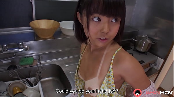 Ibu Rumah Tangga Jepang Berkulit Sawo Matang, Tomoyo Isumi, Nikmati Oral Tanpa Sensor.