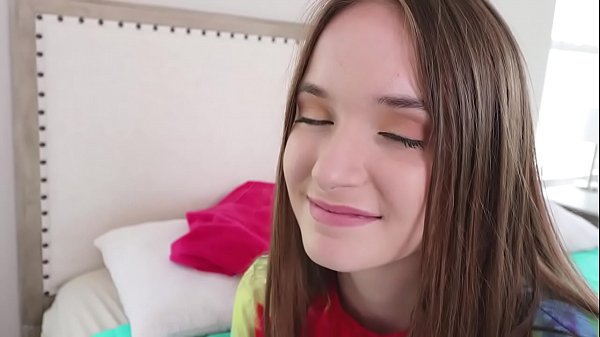 Cewek Brunet Manis (hazel Moore) Ngocokin Kontol Besar Kakak Tirinya