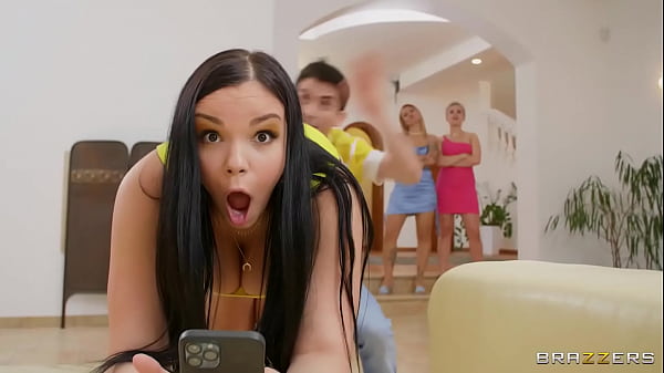 Tepok Pantat Sambil Main Dua Memek / Dari Brazzers / Download Full Di Https://zzfull.com/tap
