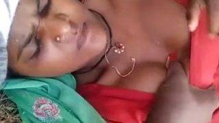 Pelan-pelan Aja Ngocok Bertiga Di Desa, Senggol-senggol Bikin Makin Basah