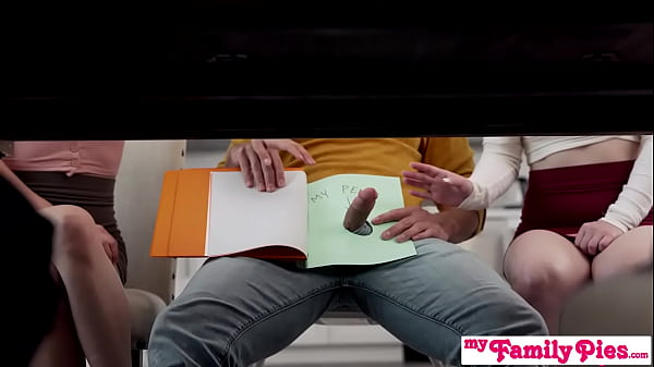 Ibu Tiri Bilang, “duduklah Kau Dengan Kontol Mungilmu, Dan Tunggu Sampai Kita Selesai Nikmatin Kue Kita” S22:e3