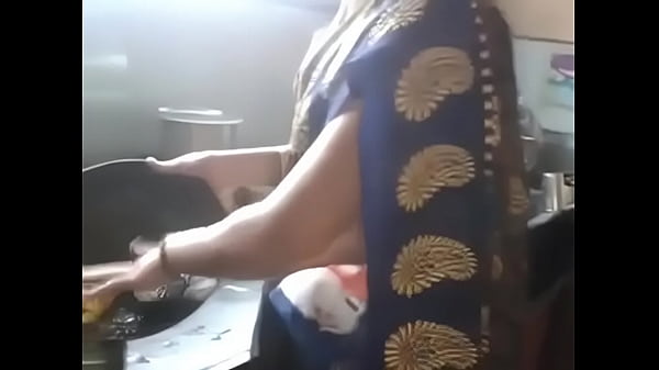 Desi Indian Kannada Aunty, Pinggang Dan Pusar Panas Bikin Ngilu