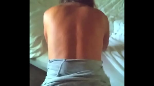Candi Annie, Si Mami Montok Yang Masih Seksi, Nunduk Manja Pagi-pagi Biar Kontol Masuk Dari Belakang, Sampai Pantatnya Penuh Air Mani.