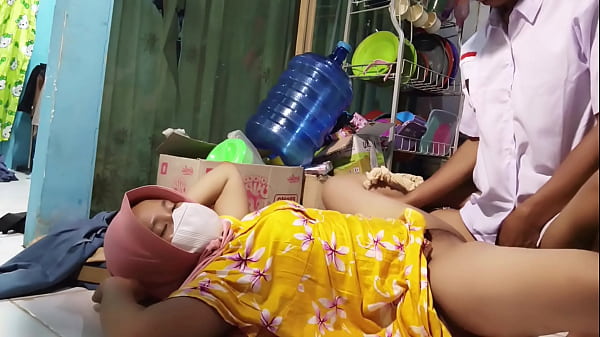 Ibu Tiri Ngajakin Ngentot Pas Mau Berangkat Sekolah, Bikin Makin Greget