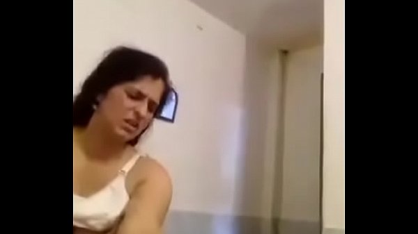 Mau Lihat Desi Yang Lagi Horny Banget?
