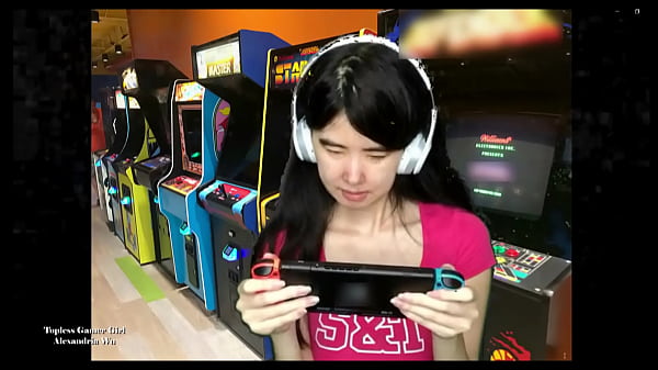 Gamer Asia Montok Goyang Topless Bikin Makin Greget.