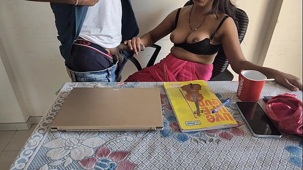 Desi Bhabhi Kantor Lagi Kerja, Gue Todong Langsung Ngentot Di Meja Kerja.