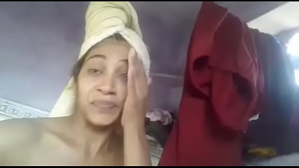 Desi Cewek Pamer Tubuh Seksi Bikin Ngiler