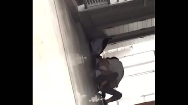 华师走廊干到湿身，腿软扶墙喊不要停