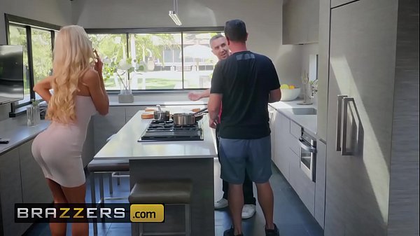 Cerita Istri Selingkuh – (courtney Taylor, Keiran Lee) – Courtney Bantuin Kontol Suami Biar Keras – Brazzers