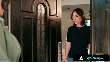 Cewek Binal – Sarah Arab Montok Balas Dendam Ke Mantan Komandannya, Casey Calvert