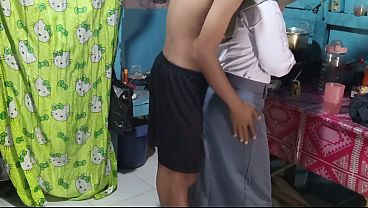 Ngentot Adek Ipar Di Dapur, Pas Mau Berangkat Sekolah, Makin Greget Karena Dikejar Waktu.