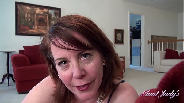 Bokep Tante Judy – 53 Tahun, Rambut Merah, Si Tiri Texas Brie, Ngocokin & Ngenotin Kontol Sampai Crot.