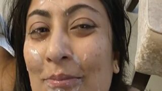 Cewek Jalang Dikasih Crot Di Muka Pas Lagi Ngewe