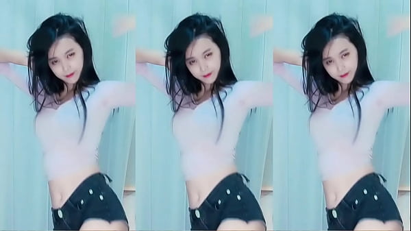 Gái Trung Quốc Nhảy Trên Nóc Nhà, Lửa Bốc Lên, đang Chơi Chết Ngạt.