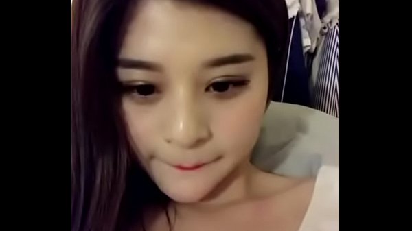 Cewek China Colmek Di Depan Kamera, Muka Malu-malu Tapi Tangan Gak Berhenti Mainin Memek Basah