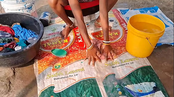Desi Istri Desa Baju Terbuka, Kontol Besar Ngewe Memek Sampai Muncrat, Bini Orang Digebukin Brutal.
