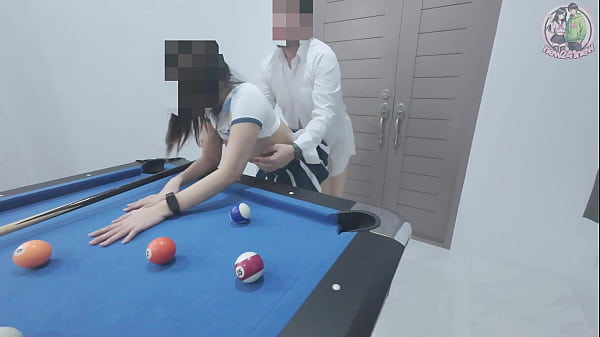 Gadis Thailand Naik Ke Meja Biliar… Lalu Digilas Keras Sampai Ngenyang!