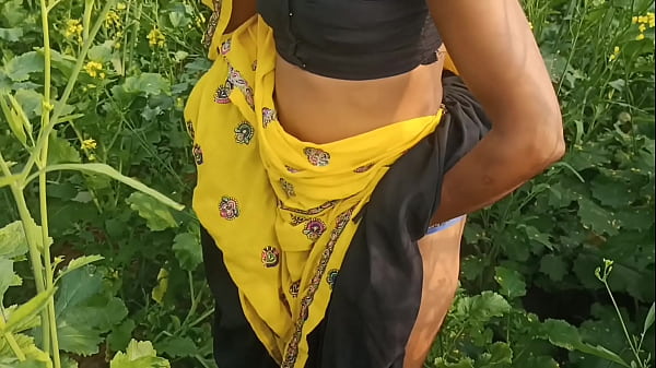 Sarson Ke Khet Mein Gayi Mamta Ko Husband Ne Mauka Pakad Ke Jordaar Chudai Ki, Saaf Awaaz Mein Outdoor.