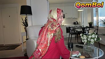 Ngentot Adik Tiri Berhijab Habis Bersihin Rumah, Sisa Peluhnya Bikin Makin Liar.