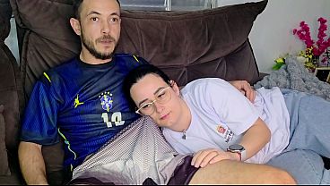 Kakak Tiri Digoda Adik Kandung Sambil Nonton Timnas Brasil, Panas Di Sofa, Nafsu Menggila.